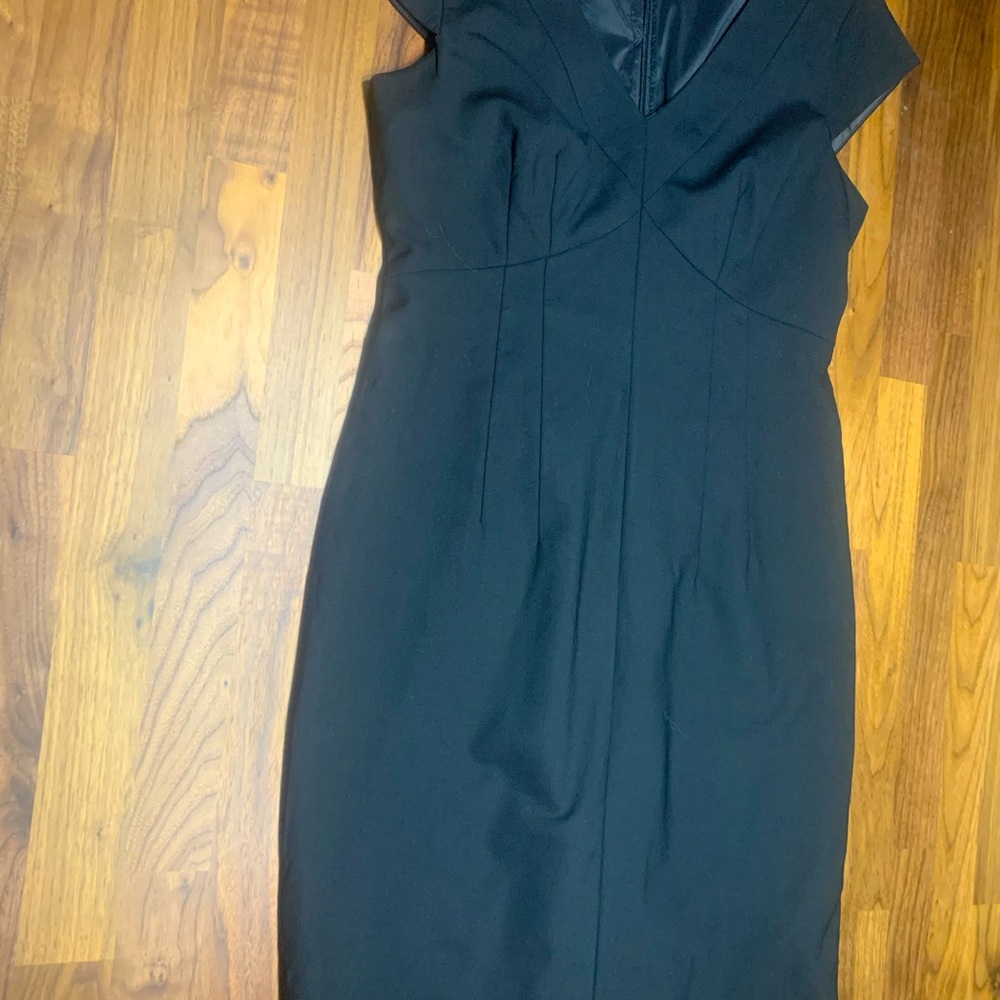 Banana Republic Black Sheath Short Sleeve 100% Italian Wool V-neck Dress size 10